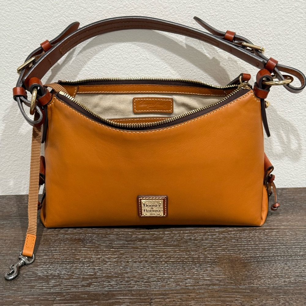 Dooney and Burke shoulder bag! Penrose Hobo 25. EUC
